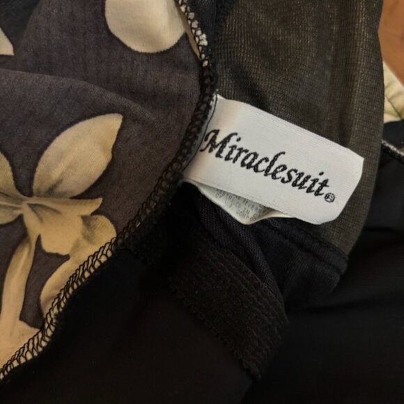 Miraclesuit Womens Size 12 One Piece Swimsuit Dark Floral Ruched Slimming - Picture 9 of 16